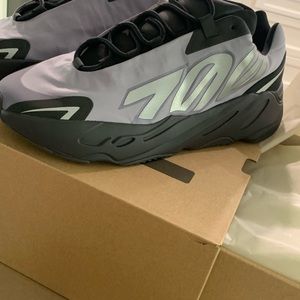Yeezy 700 MNVN “Geode”
